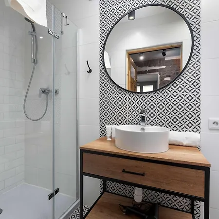 Two-level In The Center With Air Conditioning By Renters Apartment *