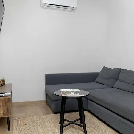Two-level In The Center With Air Conditioning By Renters *
